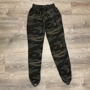 Rewash Camo Jogger Pants Women’s L Army Green Elastic Waist Lounge Tapered